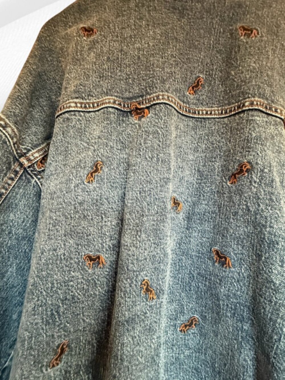 Avec Les Filles Horse Embroidered Ombre Trucker Jacket XL Denim Artisan Wash - Picture 14 of 17